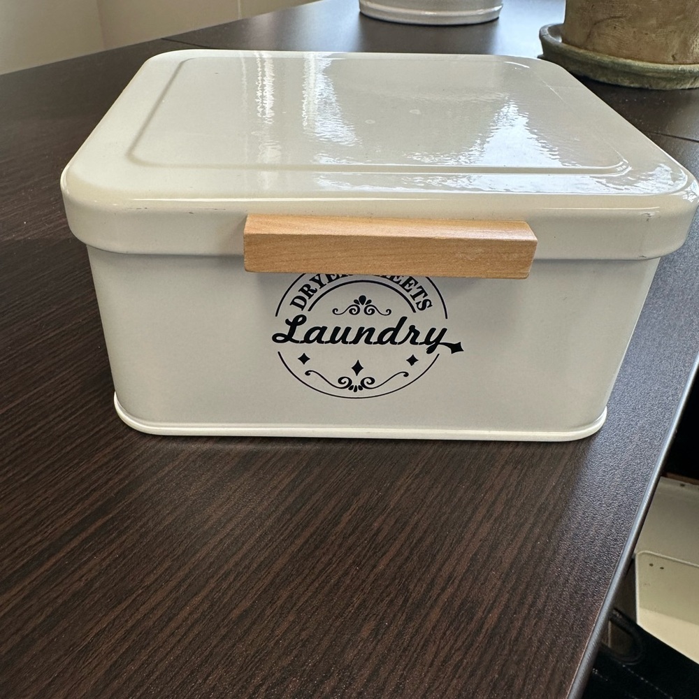 Laundry sheets metal container